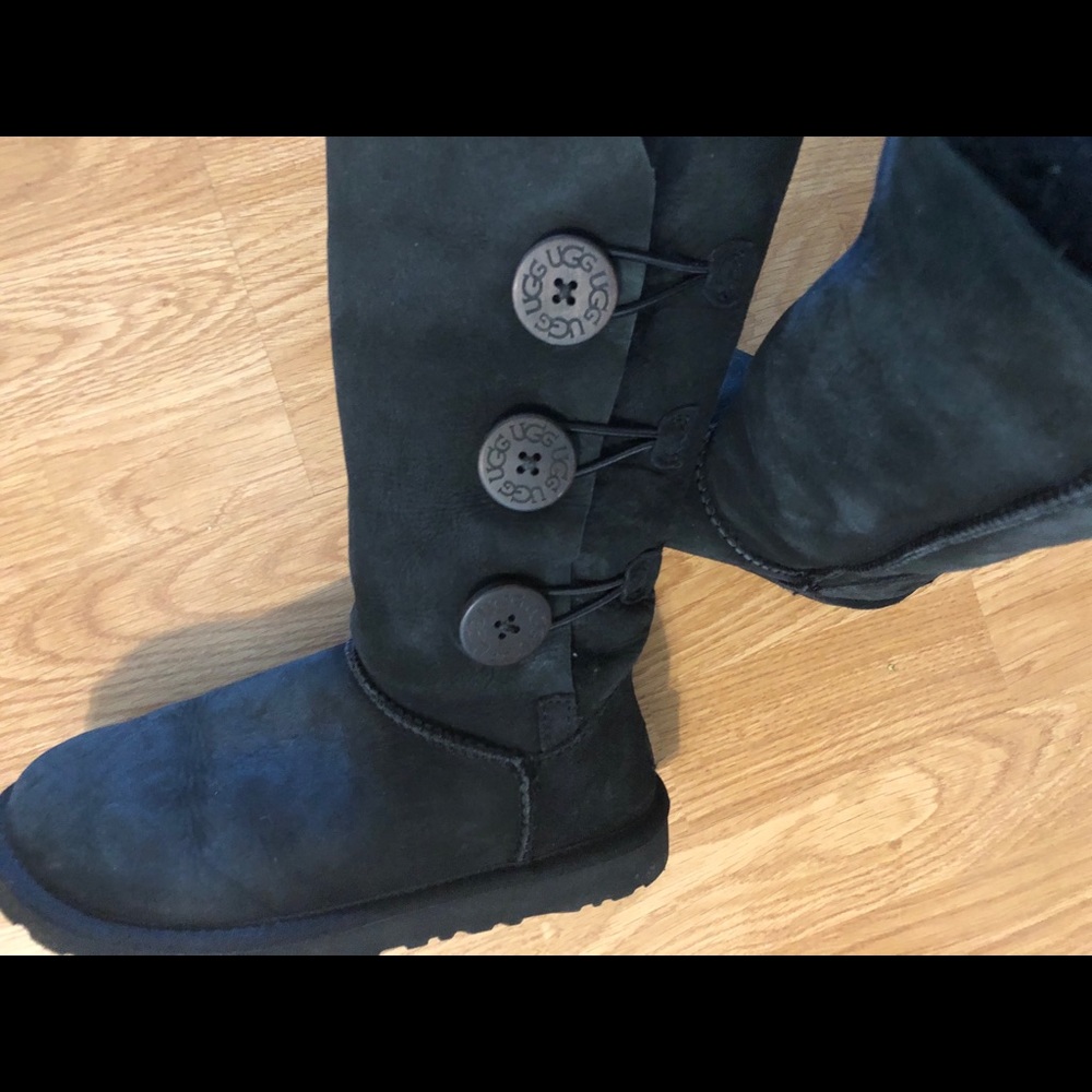 Ugg Bailey Triple button black boots size 6